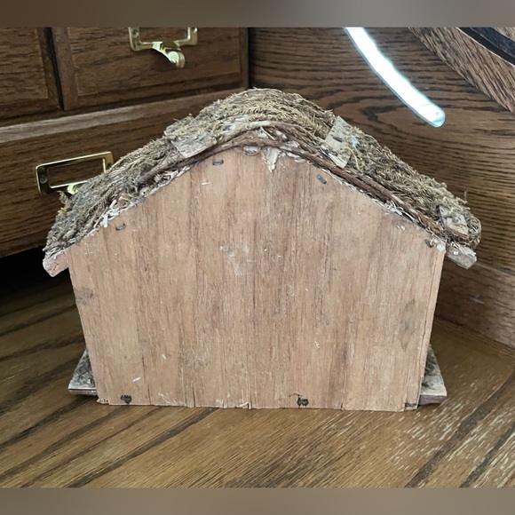 Vintage Christmas Nativity Scene Painted Porcelain with Rustic Stable - Picture 5 of 6